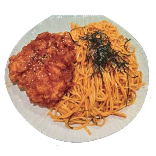 Pollo frito coreana con salsa picante y espaguetis