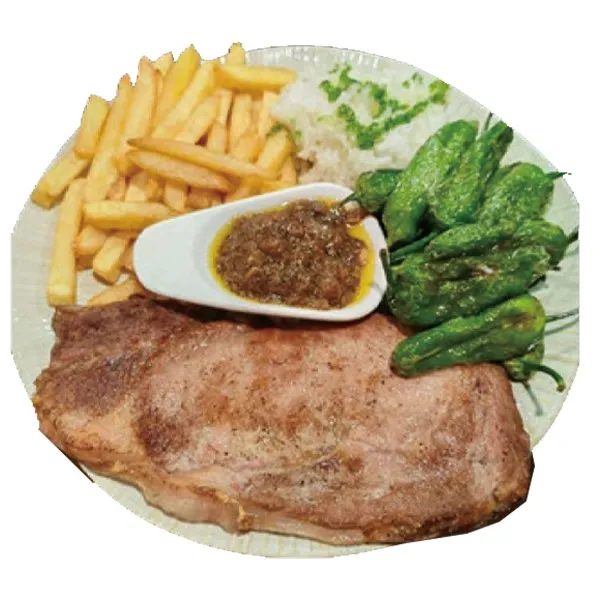 Entrecot con patatas fritos, pimiento padrón y arroz blanco