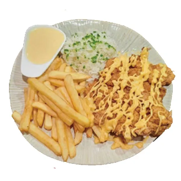 Pollo frito coreana con salsa queso, patatas y arroz