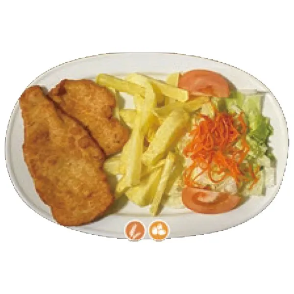 Milanesa de pollo con patatas y ensalada